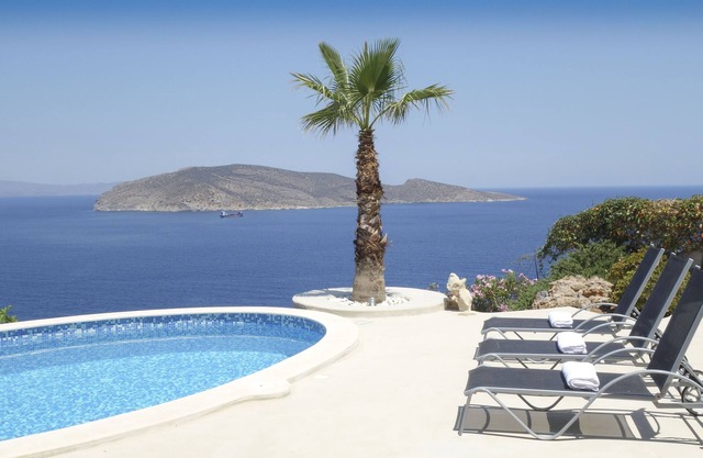 Villa luxueuse de style cycladien avec vue imprenable sur la mer