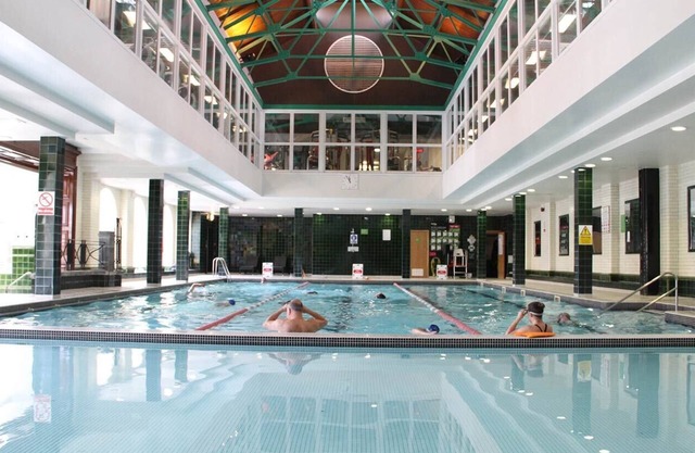 Luxury Deluxe Rooms in Surbiton, an Easy Access to central London