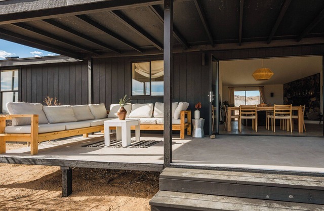 Luxury Desert Home with 3 BR - Dog friendly