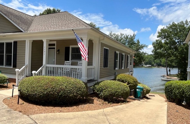 "Five Star Luxury Lake Front Home" ~ Reynolds Lake Oconee, Georgia ~ Spectacular