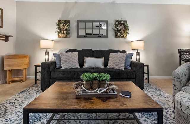 Luxury Downtown Clermont Suite 857