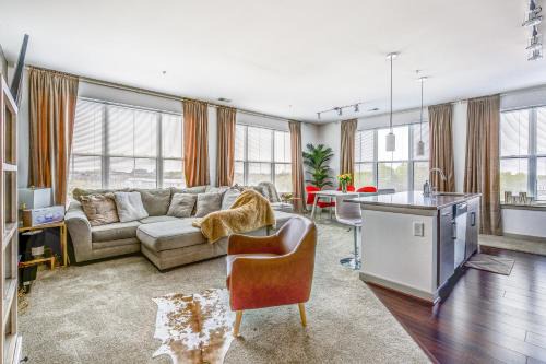 Luxury Downtown Crown Apartment
