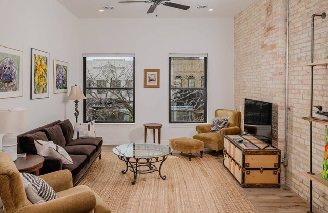 Luxury Downtown Flat