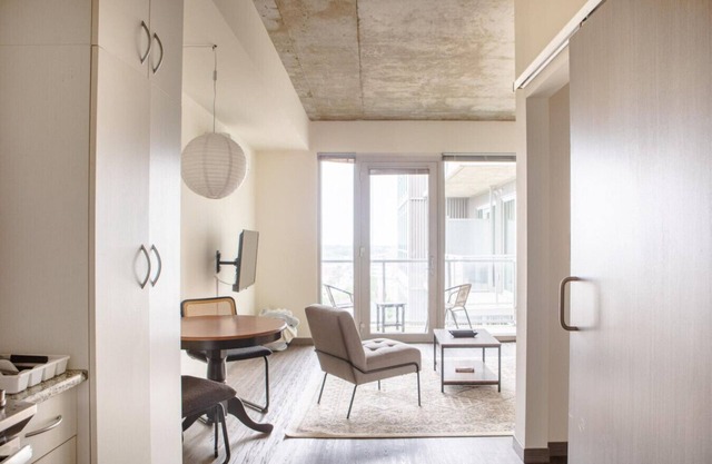 Luxury East Side 1BR Apt Near Brady St with Balcony