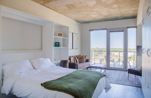Flexhome East Side Studio UR7 - Brady+Gym+Balcony