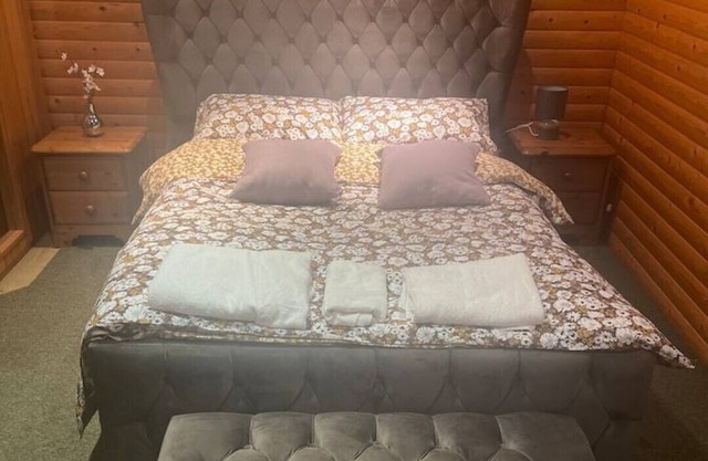 Luxury En-suite Cabin with Sauna in Grays, Thurrock close to station and shops
