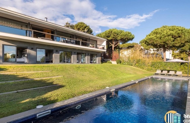 Villa de luxe dans l'urbanisation exclusive de Torre Valentina.