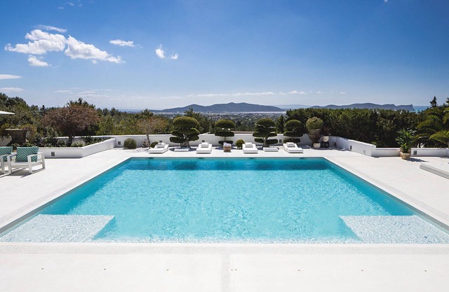 Luxury Private Holiday Villa with Freshwater Private Pool, Ibiza Villa 1037