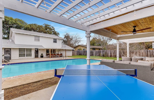 Sunny Getaway | Private Pool, BBQ & Elegant Vibes