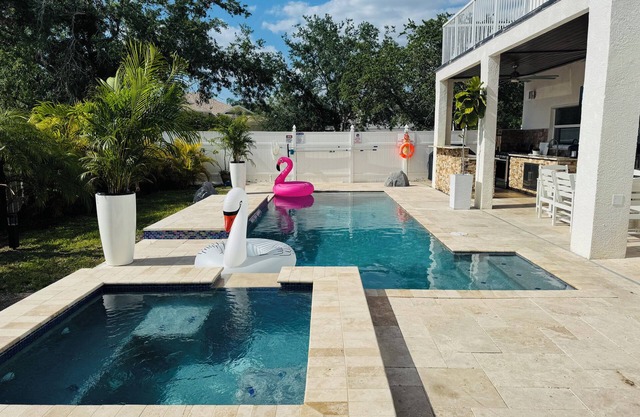 Luxury Escapes Home W/ Heated Pool & Spa Near IMG & Siesta Key Beach