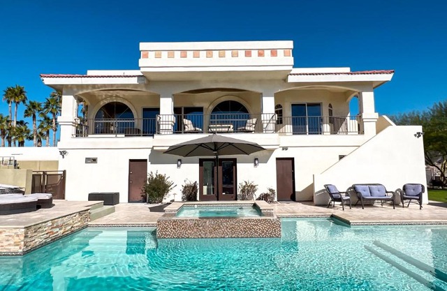 Luxury Estate in Prime Location w Panoramic views of Lake Havasu
