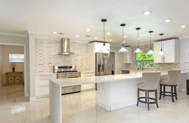 luxury estate on 5 acres, 25 mins from beach