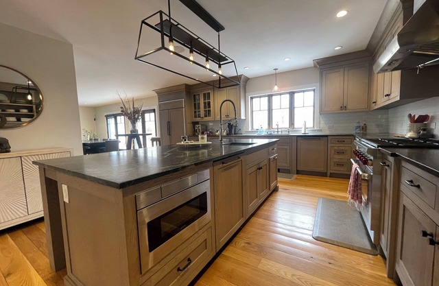 Luxury Farmhouse 5 Bed/4.5 Bath Hermitage/Mount Snow with Modern Comfort