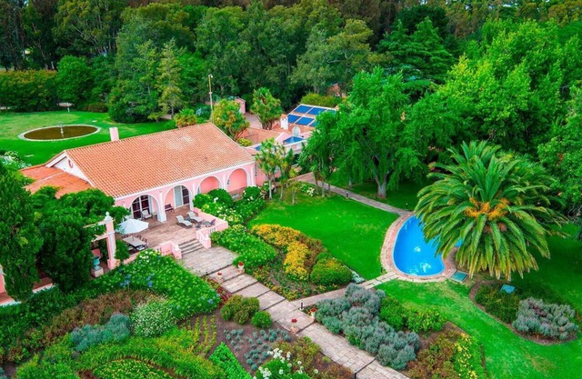 Luxury farmhouse w/ world-class winery near the beach