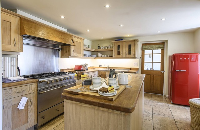 Luxury Five Star Barn hidden on quiet Kent country estate
