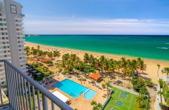 Luxury Floating Bed Beachfront Condo - Beach View Balcony & Parking