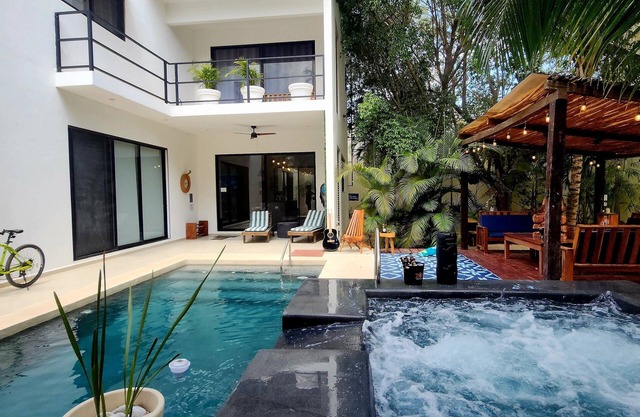 Luxury for less. Walk to restaurants & bars. Close to Airport, Beaches, Cenotes.