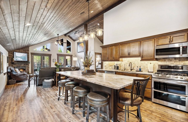 Uncompromising luxury, comfort & convenience just outside Glacier National Park.