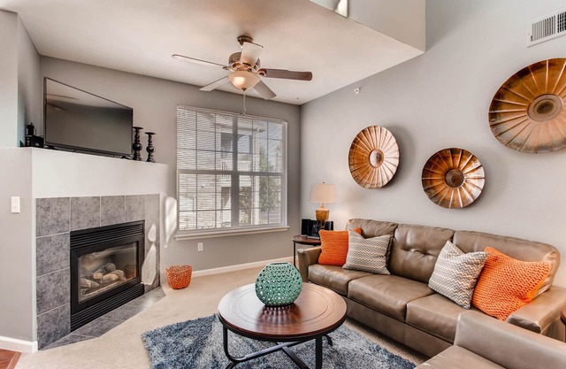CONDO MEUBLE DE LUXE PROCHE DTC, DISH NETWORK & STARZ CORPORATE & CENT AIRPORT