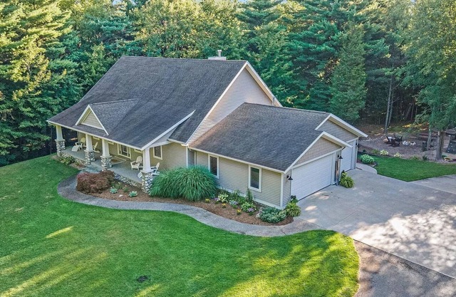 Secluded Luxury Getaway. 5 BR, 3BA, 3500 sq. Ft., 2 acres. Sleeps 16.