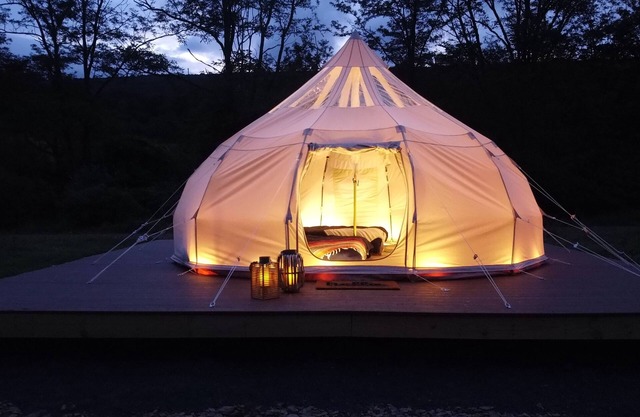 Luxury Glamping Yurt at River Mountain-Meadow View