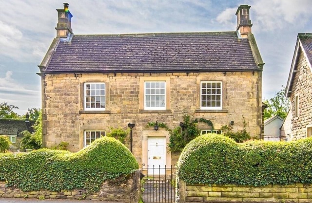 Luxury Grade II Listed House near Chatsworth