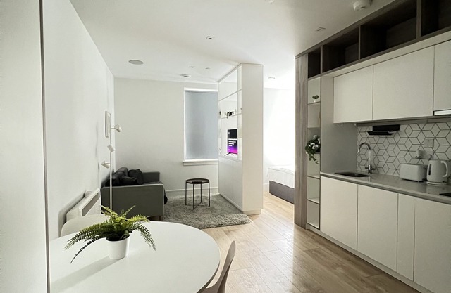 LUXURY HEATHROW AIRPORT VOYAGER HOUSE APARTMENTS