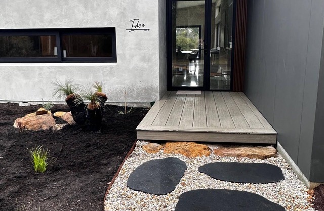 Luxury HEMP 4 x 4 house w lake view & outdoor spa, EV charger, home cinema