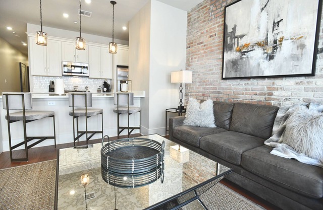 Quartier des entrepôts de la Nouvelle-Orléans: Condo rustique moderne | 2 chambres 2 salles de bain