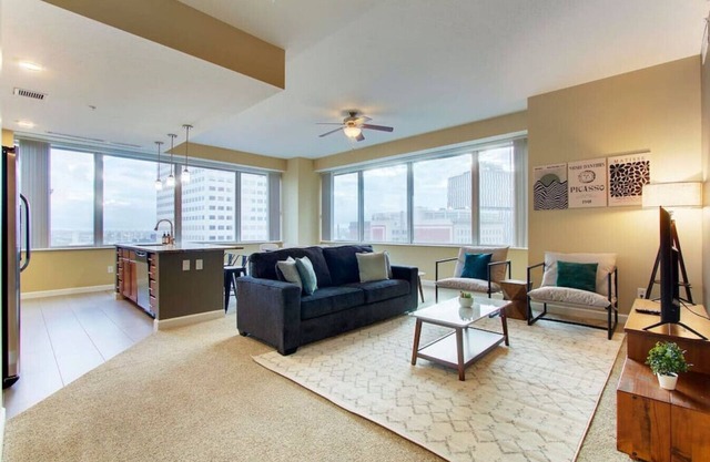 Luxury High Rise | Downtown | Free Parking