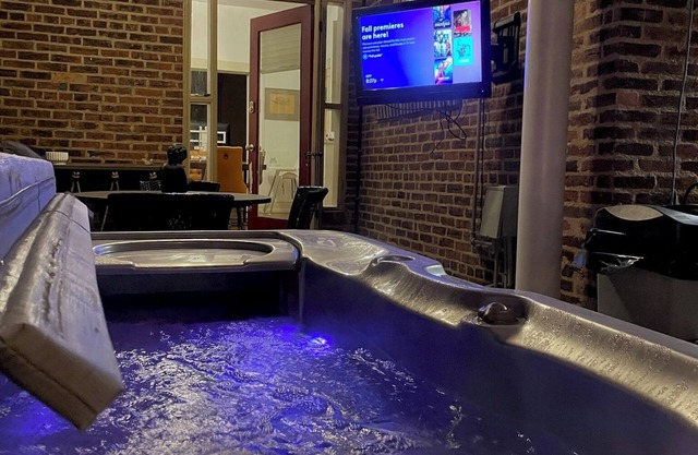 Luxury Historic 1880's Victorian Home w/ hot tub!