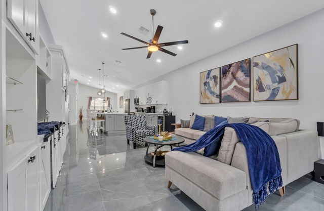 LUXURY HOME!! 4BEDS/3B. PRIVATE POOL!