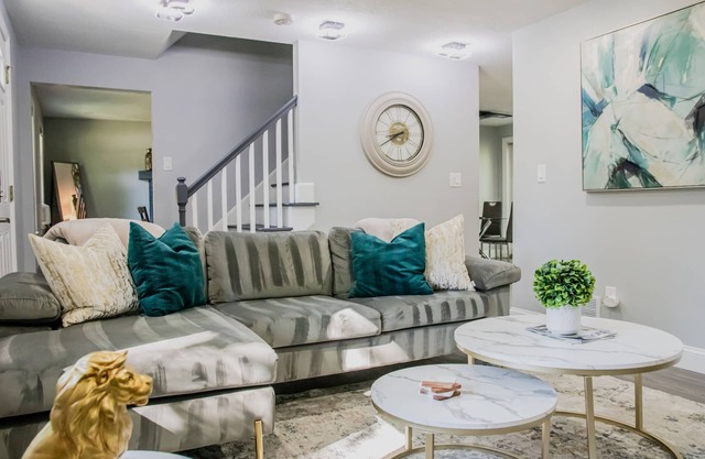 ♦ Luxury Home ♦ 6BD4BA, Fast Wifi, Laundry, 3 Offices, Near Boston