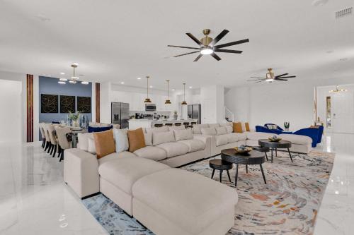 Luxury Home - ALL the extras - Sleeps 39