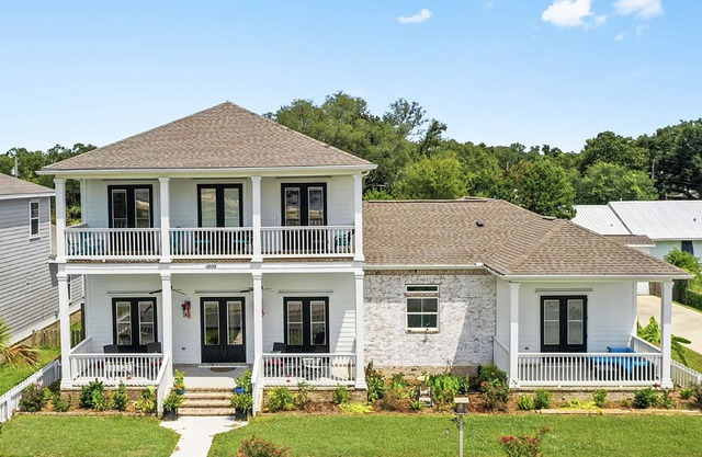Luxury Home / Beach Views & Pool / EV Charger