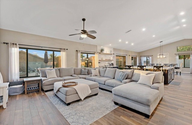 Luxury Home, Beautiful Neighborhood, Spacious for Family, with Pool/Spa.