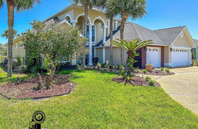 Luxury home in gated golf course community 4000 sq feet, pool, hot tub, garage,