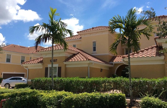 Maison de luxe dans une résidence fermée à 3 miles de l'aéroport de Ft Myers (RSW).