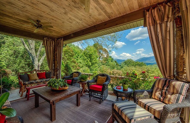 Maison de luxe dans la communauté de Laurel Ridge Country Club