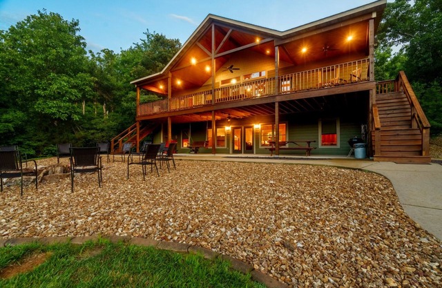 Nouvelle maison de luxe à Woods avec accès privé à la rivière Meramec et au Gravel Bar