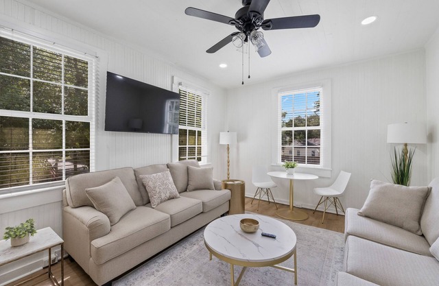 Luxury Home— Midtown; Huge Backyard; Mardi Gras