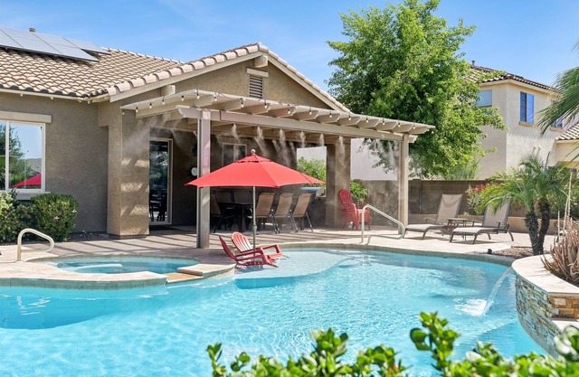 Luxury Home piscine / spa, putting green, table de billard, système de brumisation