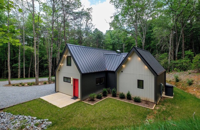 The Bungalow at Valley Bear Farms