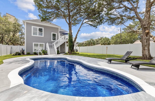 Luxury Home Private Htd Pool w/ Waterfall Back Yard Oasis just Steps to Beach!