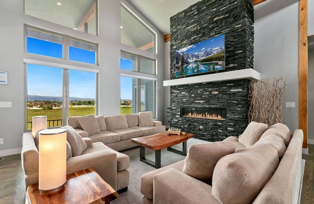 Luxury Home w/ Spectacular Rocky Mtn Views!