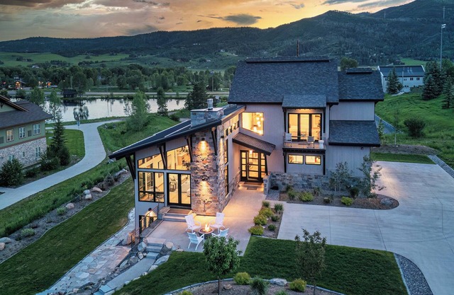 Luxury Home w/ Mtn Views + Hot Tub + Close to Skiing - Palomino Chalet