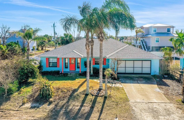 Luxury home with a pool, enclosed yard, grill, washer/dryer & central AC