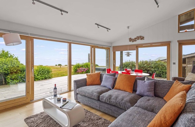 Maison de luxe avec vue imprenable sur la mer, piscine commune, salle de sport et sauna