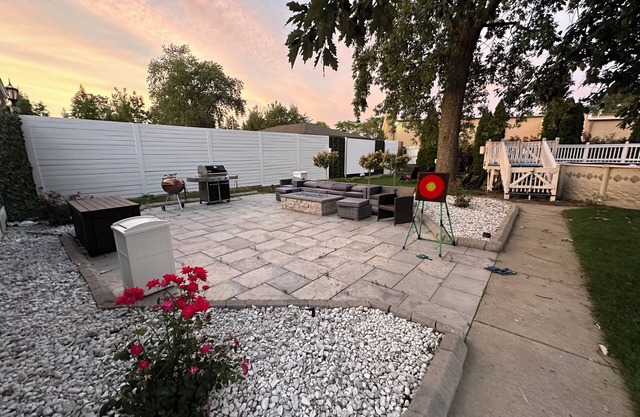 Luxury Home With Awesome Master Bathroom & Huge Back Yard