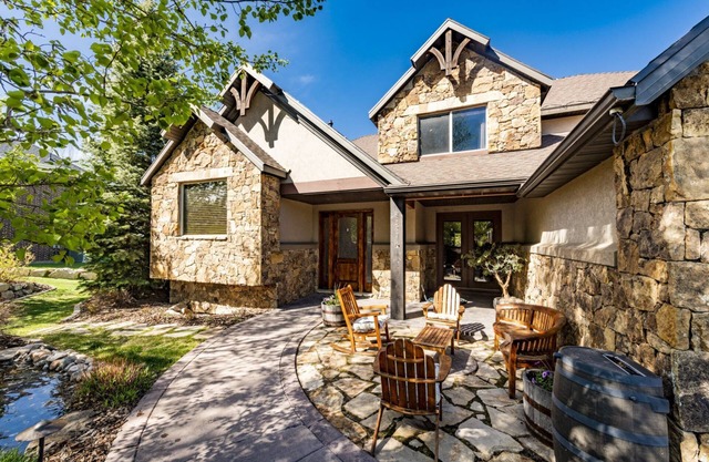 Luxury home with breathtaking views, 15 min to Jordanelle Gondola